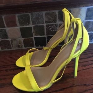 Wild Dive neon yellow heels size 8